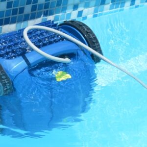 רובוטים לניקוי הבריכה